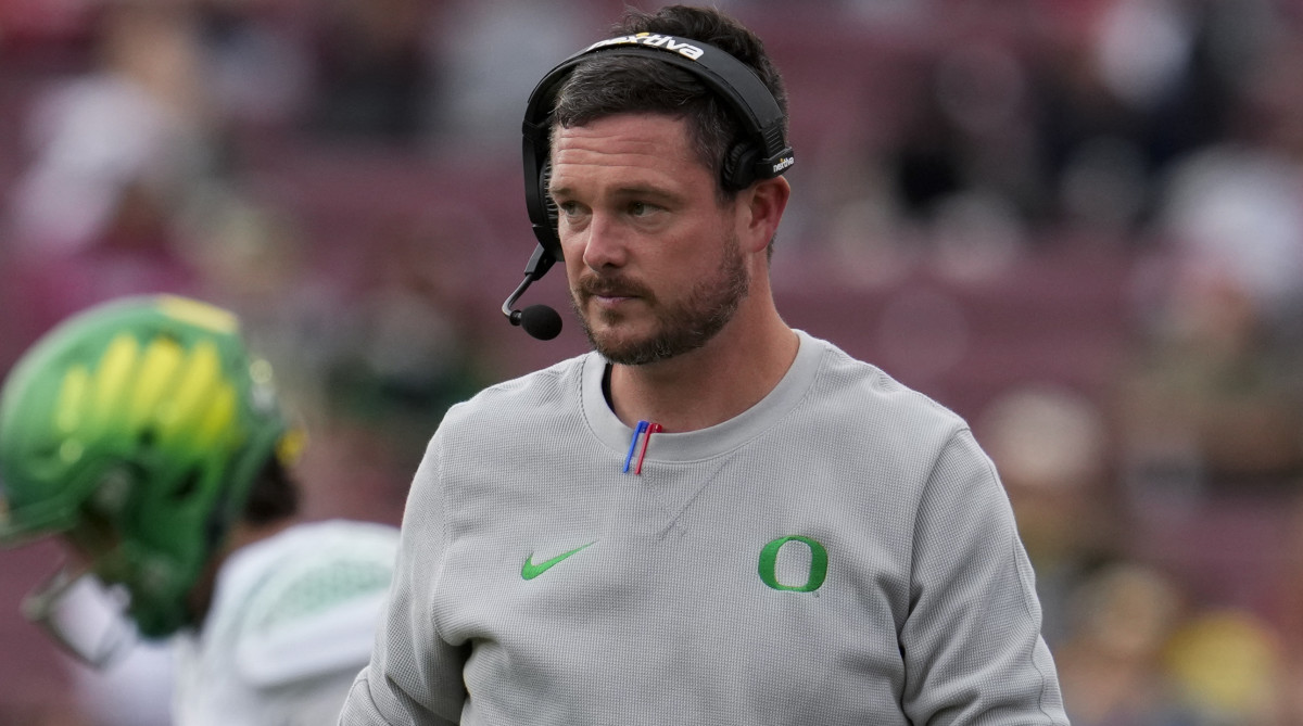 Oregon head coach Dan Lanning